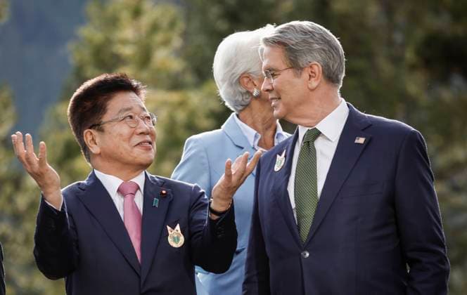 May 21, 2025, Banff, Ab, CANADA: United States secretary of the treasury Scott Bessent, right, and Japan s Finance Minister Katsunobu Kato, left, chat during a photo-op at the G7 Finance Ministers meeting in Banff, Alta., Wednesday, May 21, 2025. Banff CANADA - ZUMAc35_ 20250521_zaf_c35_024 Copyright: xJeffxMcintoshx