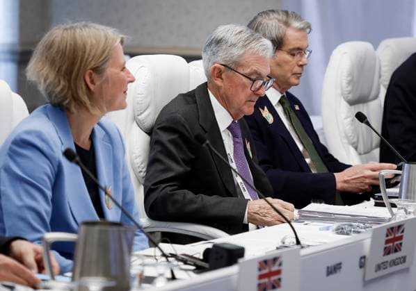 May 21, 2025, Banff, Ab, CANADA: United States secretary of the treasury Scott Bessent, right, and United States Chair of the Federal Reserve Jerome Powel, centre, attend meetings at the G7 Finance Ministers meeting in Banff, Alta., Wednesday, May 21, 2025. Banff CANADA - ZUMAc35_ 20250521_zaf_c35_026 Copyright: xJeffxMcintoshx