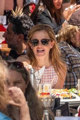 Emma Watson has lunch on the terrace of La Bièrerie By Brasserie Du Casino and then goes for a stroll on the Croisette during the 78th Cannes International Film Festival Emma Watson has lunch on the terrace of La Bièrerie By Brasserie Du Casino and then goes for a stroll on the Croisette during the 78th Cannes International Film Festival, France, May 21, 2025 The 35-year-old British actress is in Cannes to present the film The Bling Ring in the category, Un certain regard Yehiel Chekroune Bestimage Emma Watson has lunch on the terrace of La Bièrerie By Brasserie Du Casino and then goes for a stroll on the Croisette during the 78th Cannes International Film Festival on May 21, 2025 The 35 year old British actress is in Cannes to present the  Copyright: xYehielxChekrounex xBestimagexYehielxChekrounex xBestimagex