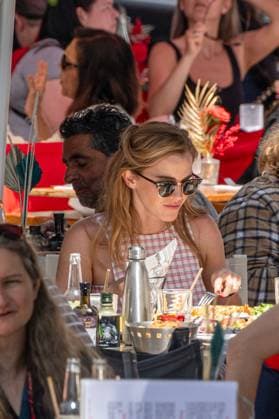 Emma Watson has lunch on the terrace of La Bièrerie By Brasserie Du Casino and then goes for a stroll on the Croisette during the 78th Cannes International Film Festival Emma Watson has lunch on the terrace of La Bièrerie By Brasserie Du Casino and then goes for a stroll on the Croisette during the 78th Cannes International Film Festival, France, May 21, 2025 The 35-year-old British actress is in Cannes to present the film The Bling Ring in the category, Un certain regard Yehiel Chekroune Bestimage Emma Watson has lunch on the terrace of La Bièrerie By Brasserie Du Casino and then goes for a stroll on the Croisette during the 78th Cannes International Film Festival on May 21, 2025 The 35 year old British actress is in Cannes to present the  Copyright: xYehielxChekrounex xBestimagexYehielxChekrounex xBestimagex