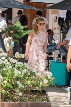Emma Watson has lunch on the terrace of La Bièrerie By Brasserie Du Casino and then goes for a stroll on the Croisette during the 78th Cannes International Film Festival Emma Watson has lunch on the terrace of La Bièrerie By Brasserie Du Casino and then goes for a stroll on the Croisette during the 78th Cannes International Film Festival, France, May 21, 2025 The 35-year-old British actress is in Cannes to present the film The Bling Ring in the category, Un certain regard Yehiel Chekroune Bestimage Emma Watson has lunch on the terrace of La Bièrerie By Brasserie Du Casino and then goes for a stroll on the Croisette during the 78th Cannes International Film Festival on May 21, 2025 The 35 year old British actress is in Cannes to present the  Copyright: xYehielxChekrounex xBestimagexYehielxChekrounex xBestimagex