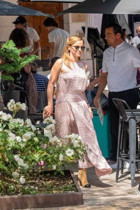 Emma Watson has lunch on the terrace of La Bièrerie By Brasserie Du Casino and then goes for a stroll on the Croisette during the 78th Cannes International Film Festival Emma Watson has lunch on the terrace of La Bièrerie By Brasserie Du Casino and then goes for a stroll on the Croisette during the 78th Cannes International Film Festival, France, May 21, 2025 The 35-year-old British actress is in Cannes to present the film The Bling Ring in the category, Un certain regard Yehiel Chekroune Bestimage Emma Watson has lunch on the terrace of La Bièrerie By Brasserie Du Casino and then goes for a stroll on the Croisette during the 78th Cannes International Film Festival on May 21, 2025 The 35 year old British actress is in Cannes to present the  Copyright: xYehielxChekrounex xBestimagexYehielxChekrounex xBestimagex