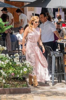 Emma Watson has lunch on the terrace of La Bièrerie By Brasserie Du Casino and then goes for a stroll on the Croisette during the 78th Cannes International Film Festival Emma Watson has lunch on the terrace of La Bièrerie By Brasserie Du Casino and then goes for a stroll on the Croisette during the 78th Cannes International Film Festival, France, May 21, 2025 The 35-year-old British actress is in Cannes to present the film The Bling Ring in the category, Un certain regard Yehiel Chekroune Bestimage Emma Watson has lunch on the terrace of La Bièrerie By Brasserie Du Casino and then goes for a stroll on the Croisette during the 78th Cannes International Film Festival on May 21, 2025 The 35 year old British actress is in Cannes to present the  Copyright: xYehielxChekrounex xBestimagexYehielxChekrounex xBestimagex