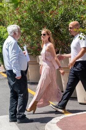 Emma Watson has lunch on the terrace of La Bièrerie By Brasserie Du Casino and then goes for a stroll on the Croisette during the 78th Cannes International Film Festival Emma Watson has lunch on the terrace of La Bièrerie By Brasserie Du Casino and then goes for a stroll on the Croisette during the 78th Cannes International Film Festival, France, May 21, 2025 The 35-year-old British actress is in Cannes to present the film The Bling Ring in the category, Un certain regard Yehiel Chekroune Bestimage Emma Watson has lunch on the terrace of La Bièrerie By Brasserie Du Casino and then goes for a stroll on the Croisette during the 78th Cannes International Film Festival on May 21, 2025 The 35 year old British actress is in Cannes to present the  Copyright: xYehielxChekrounex xBestimagexYehielxChekrounex xBestimagex
