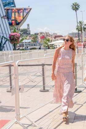 Emma Watson has lunch on the terrace of La Bièrerie By Brasserie Du Casino and then goes for a stroll on the Croisette during the 78th Cannes International Film Festival Emma Watson has lunch on the terrace of La Bièrerie By Brasserie Du Casino and then goes for a stroll on the Croisette during the 78th Cannes International Film Festival, France, May 21, 2025 The 35-year-old British actress is in Cannes to present the film The Bling Ring in the category, Un certain regard Yehiel Chekroune Bestimage Emma Watson has lunch on the terrace of La Bièrerie By Brasserie Du Casino and then goes for a stroll on the Croisette during the 78th Cannes International Film Festival on May 21, 2025 The 35 year old British actress is in Cannes to present the  Copyright: xYehielxChekrounex xBestimagexYehielxChekrounex xBestimagex