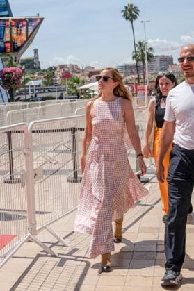 Emma Watson has lunch on the terrace of La Bièrerie By Brasserie Du Casino and then goes for a stroll on the Croisette during the 78th Cannes International Film Festival Emma Watson has lunch on the terrace of La Bièrerie By Brasserie Du Casino and then goes for a stroll on the Croisette during the 78th Cannes International Film Festival, France, May 21, 2025 The 35-year-old British actress is in Cannes to present the film The Bling Ring in the category, Un certain regard Yehiel Chekroune Bestimage Emma Watson has lunch on the terrace of La Bièrerie By Brasserie Du Casino and then goes for a stroll on the Croisette during the 78th Cannes International Film Festival on May 21, 2025 The 35 year old British actress is in Cannes to present the  Copyright: xYehielxChekrounex xBestimagexYehielxChekrounex xBestimagex