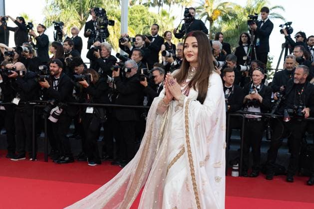 B Montée des marches du film The history of sound lors du 78ème Festival International du Film de Cannes Aishwarya Rai Montée des marches du film The history of sound lors du 78ème Festival International du Film de Cannes, au Palais des Festivals à Cannes Le 21 mai 2025 Olivier Borde Bestimage Red carpet for the movie The history of sound during the 78th Cannes International Film Festival at the Palais des Festivals in Cannes, France On may 21th 2025 Cannes France  Copyright: xOLIVIERxBORDEx xBESTIMAGExOLIVIERxBORDEx xBESTIMAGEx