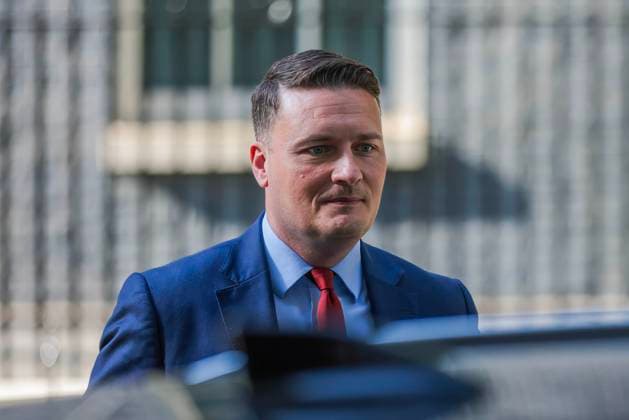 . 21 05 2025. London, United Kingdom. Wes Streeting departs Downing Street Health Secretary Wes Streeting departs Downing Street ahead of Keir Starmer welcoming the President of Cyprus, Nikos Christodoulides, to No10.  xMartynxWheatleyx xi-Imagesx IIM-25965-0027