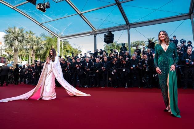 78eme Festival International du Film de Cannes Montée des marches du film The history of sound 78th International Cannes Film Festival Red carpet for The history of sound movie 444874 2025 05 21 Cannes France Hatcher, Teri Rai, Aishwarya  Copyright: xEstellexCarlierx xStarfacex STAR_444874_065