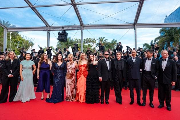 78eme Festival International du Film de Cannes Montée des marches du film The history of sound 78th International Cannes Film Festival Red carpet for The history of sound movie 444874 2025 05 21 Cannes France Mescal, Paul Hermanus, Oliver Canning, Emma Bartlett, Alison Xin, Zhang Sbarge, Raphael Robinson, Hadley  Copyright: xEstellexCarlierx xStarfacex STAR_444874_088