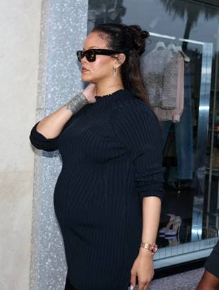 Rihanna in Cannes Rihanna strolling on the Croisette during the Cannes Film Festival. France , Cannes on may 21 , 2025  Copyright: xDFYx