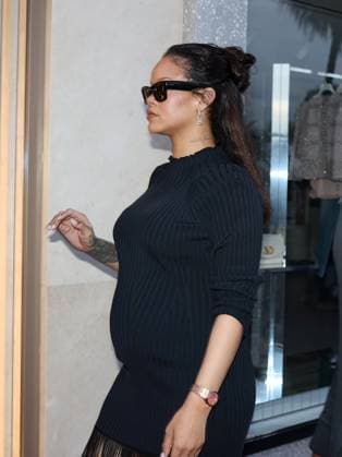 Rihanna in Cannes Rihanna strolling on the Croisette during the Cannes Film Festival. France , Cannes on may 21 , 2025  Copyright: xDFYx