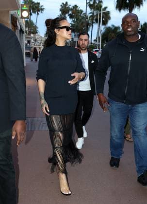 Rihanna in Cannes Rihanna strolling on the Croisette during the Cannes Film Festival. France , Cannes on may 21 , 2025  Copyright: xDFYx