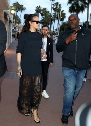 Rihanna in Cannes Rihanna strolling on the Croisette during the Cannes Film Festival. France , Cannes on may 21 , 2025  Copyright: xDFYx