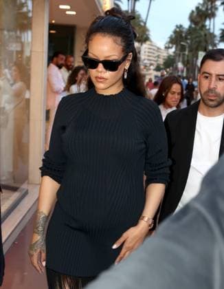 Rihanna in Cannes Rihanna strolling on the Croisette during the Cannes Film Festival. France , Cannes on may 21 , 2025  Copyright: xDFYx