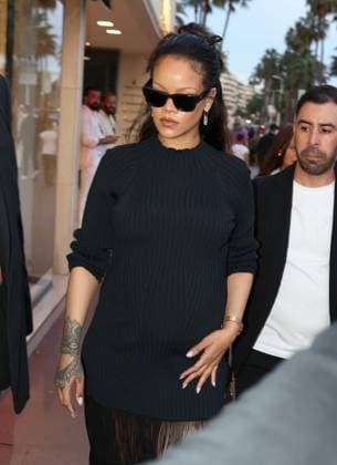 Rihanna in Cannes Rihanna strolling on the Croisette during the Cannes Film Festival. France , Cannes on may 21 , 2025  Copyright: xDFYx