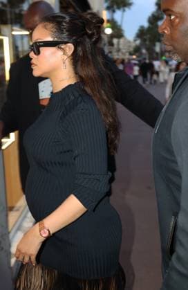 Rihanna in Cannes Rihanna strolling on the Croisette during the Cannes Film Festival. France , Cannes on may 21 , 2025  Copyright: xDFYx