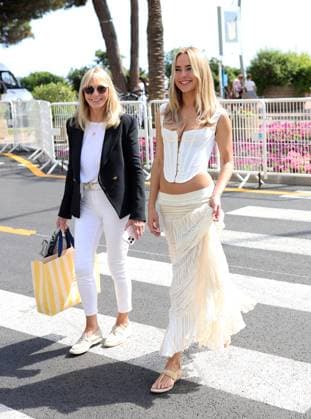 Kimberley Garner on the Croisette in Cannes EXCLUSIF- Kimberley Garner and her mother Geraldine Garner strolling on the Croisette during the Cannes Festival . France , Cannes , on may 21 , 2025  Copyright: xDFYx