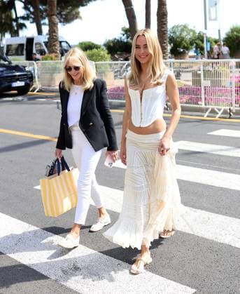 Kimberley Garner on the Croisette in Cannes EXCLUSIF- Kimberley Garner and her mother Geraldine Garner strolling on the Croisette during the Cannes Festival . France , Cannes , on may 21 , 2025  Copyright: xDFYx