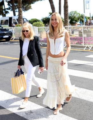 Kimberley Garner on the Croisette in Cannes EXCLUSIF- Kimberley Garner and her mother Geraldine Garner strolling on the Croisette during the Cannes Festival . France , Cannes , on may 21 , 2025  Copyright: xDFYx