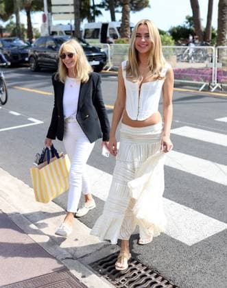 Kimberley Garner on the Croisette in Cannes EXCLUSIF- Kimberley Garner and her mother Geraldine Garner strolling on the Croisette during the Cannes Festival . France , Cannes , on may 21 , 2025  Copyright: xDFYx