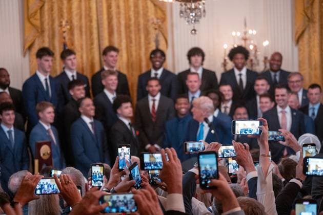 May 21, 2025, Washington, District of Columbia, USA: President DONALD TRUMP welcomes the University of Florida Gators National Champion basketball team to the East Room of the White House on May 21, 2025. Washington USA - ZUMAl312 20250521_znp_l312_029 Copyright: xAndrewxLeydenx