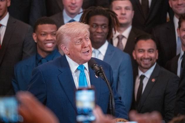 May 21, 2025, Washington, District of Columbia, USA: President DONALD TRUMP welcomes the University of Florida Gators National Champion basketball team to the East Room of the White House on May 21, 2025. Washington USA - ZUMAl312 20250521_znp_l312_030 Copyright: xAndrewxLeydenx
