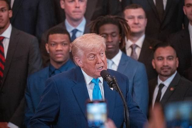 May 21, 2025, Washington, District of Columbia, USA: President DONALD TRUMP welcomes the University of Florida Gators National Champion basketball team to the East Room of the White House on May 21, 2025. Washington USA - ZUMAl312 20250521_znp_l312_032 Copyright: xAndrewxLeydenx