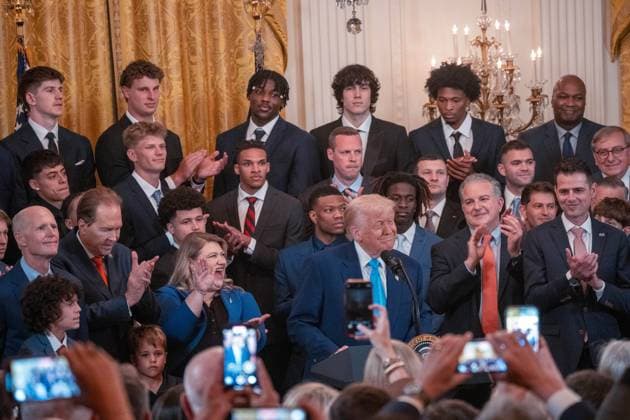 May 21, 2025, Washington, District of Columbia, USA: President DONALD TRUMP welcomes the University of Florida Gators National Champion basketball team to the East Room of the White House on May 21, 2025. Washington USA - ZUMAl312 20250521_znp_l312_034 Copyright: xAndrewxLeydenx