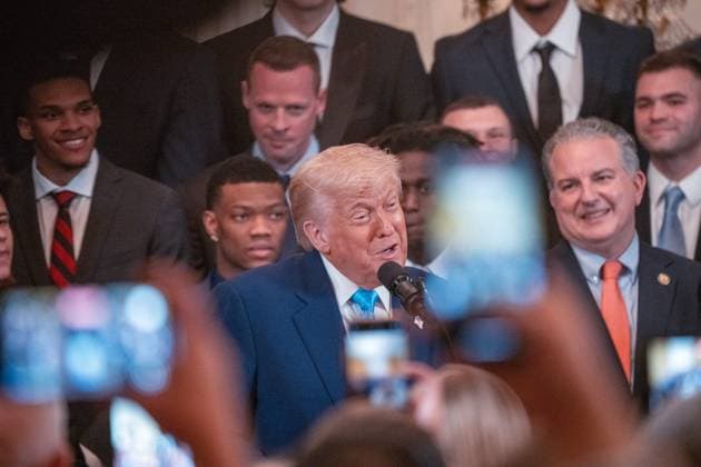 May 21, 2025, Washington, District of Columbia, USA: President DONALD TRUMP welcomes the University of Florida Gators National Champion basketball team to the East Room of the White House on May 21, 2025. Washington USA - ZUMAl312 20250521_znp_l312_035 Copyright: xAndrewxLeydenx