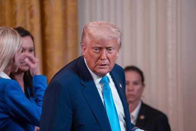 May 21, 2025, Washington, District of Columbia, USA: President DONALD TRUMP welcomes the University of Florida Gators National Champion basketball team to the East Room of the White House on May 21, 2025. Washington USA - ZUMAl312 20250521_znp_l312_043 Copyright: xAndrewxLeydenx