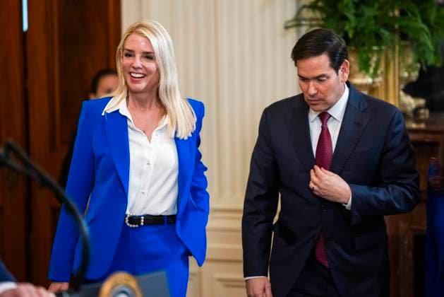 May 21, 2025, Washington, District Of Columbia, USA: United States Attorney General Pam Bondi, left, and US Secretary of State Marco Rubio wait to join US President Donald Trump in welcoming the 2025 NCAA Men s College Basketball Champions, the University of Florida Gators, to the East Room of the White House in Washington, DC, USA, 21 May 2025 Washington USA - ZUMAs152 20250521_faa_s152_035 Copyright: xJimxLoScalzox-xPoolxviaxCNPx