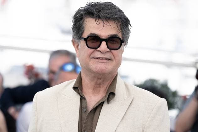Cannes - Un Simple Accident photocall DN Jafar Panahi poses during the Un Simple Accident photocall at the 78th annual Cannes Film Festival at Palais des Festivals on May 21, 2025 in Cannes, France. Photo by David NIVIERE ABACAPRESS.COM CANNES France  Copyright: xNivierexDavid ABACAPRESS.COMx