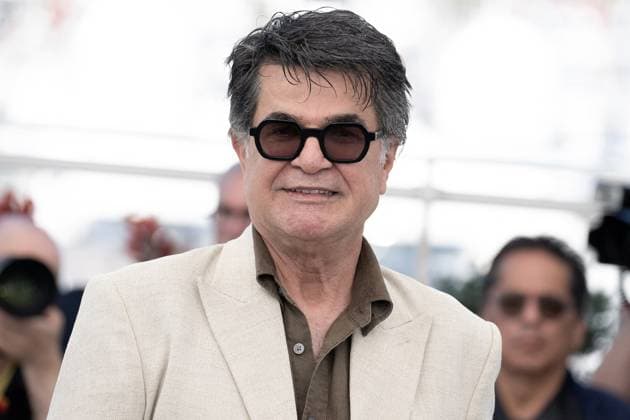 Cannes - Un Simple Accident photocall DN Jafar Panahi poses during the Un Simple Accident photocall at the 78th annual Cannes Film Festival at Palais des Festivals on May 21, 2025 in Cannes, France. Photo by David NIVIERE ABACAPRESS.COM CANNES France  Copyright: xNivierexDavid ABACAPRESS.COMx