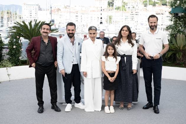 Cannes - Un Simple Accident photocall DN Vahid Mobasseri, Majid Panahi, Maryam Afsharimovahed, Delnaz Najafi, Hadis Pakbaten and Ebrahim Azizi pose during the Un Simple Accident photocall at the 78th annual Cannes Film Festival at Palais des Festivals on May 21, 2025 in Cannes, France. Photo by David NIVIERE ABACAPRESS.COM CANNES France  Copyright: xNivierexDavid ABACAPRESS.COMx