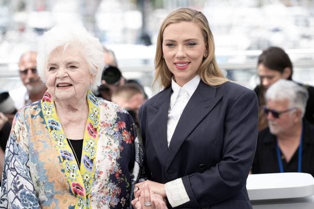 Cannes - Eleanor The Great photocall DN June Squibb and Scarlett Johansson pose during the Eleanor The Great photocall at the 78th annual Cannes Film Festival at Palais des Festivals on May 21, 2025 in Cannes, France. Photo by David NIVIERE ABACAPRESS.COM CANNES France  Copyright: xNivierexDavid ABACAPRESS.COMx