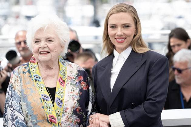 Cannes - Eleanor The Great photocall DN June Squibb and Scarlett Johansson pose during the Eleanor The Great photocall at the 78th annual Cannes Film Festival at Palais des Festivals on May 21, 2025 in Cannes, France. Photo by David NIVIERE ABACAPRESS.COM CANNES France  Copyright: xNivierexDavid ABACAPRESS.COMx