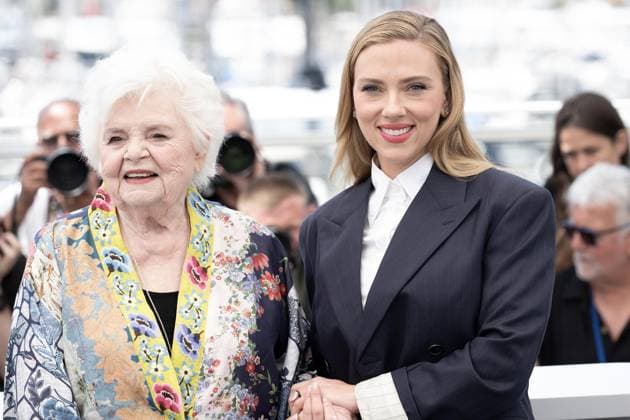 Cannes - Eleanor The Great photocall DN June Squibb and Scarlett Johansson pose during the Eleanor The Great photocall at the 78th annual Cannes Film Festival at Palais des Festivals on May 21, 2025 in Cannes, France. Photo by David NIVIERE ABACAPRESS.COM CANNES France  Copyright: xNivierexDavid ABACAPRESS.COMx