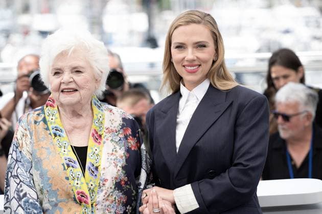 Cannes - Eleanor The Great photocall DN June Squibb and Scarlett Johansson pose during the Eleanor The Great photocall at the 78th annual Cannes Film Festival at Palais des Festivals on May 21, 2025 in Cannes, France. Photo by David NIVIERE ABACAPRESS.COM CANNES France  Copyright: xNivierexDavid ABACAPRESS.COMx