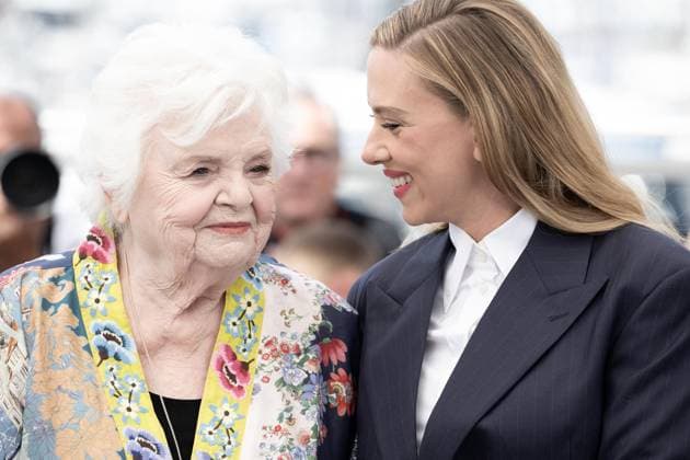 Cannes - Eleanor The Great photocall DN June Squibb and Scarlett Johansson pose during the Eleanor The Great photocall at the 78th annual Cannes Film Festival at Palais des Festivals on May 21, 2025 in Cannes, France. Photo by David NIVIERE ABACAPRESS.COM CANNES France  Copyright: xNivierexDavid ABACAPRESS.COMx
