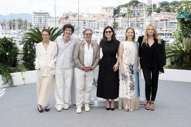 Cannes - Vie Privee photocall DN Anne Berest, Vincent Lacoste, Daniel Auteuil, Rebecca Zlotowski, Jodie Foster and Virginie Efira pose during the Vie Privee (A Private Life) photocall at the 78th annual Cannes Film Festival at Palais des Festivals on May 21, 2025 in Cannes, France. Photo by David NIVIERE ABACAPRESS.COM CANNES France  Copyright: xNivierexDavid ABACAPRESS.COMx