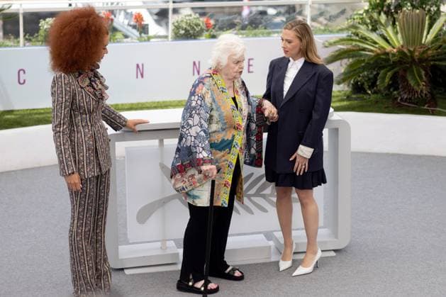 Eleanor The Great , Photocall in Cannes, 21 05 2025 Cannes, France 21 5 2024 Erin Kellyman, June Squibb, Scarlett Johansson during the photocall for Eleanor The Great during the 78 Cannes International Film Festival The Cannes Film Festival takes place from May 13 to 24, 2025 Cannes Palais des Festivals et des Congres Provence Alpes Cote d Azur France Copyright: xChristianxEnderx