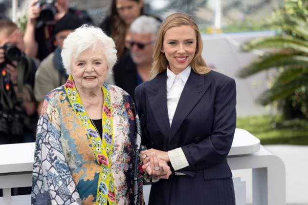 Eleanor The Great , Photocall in Cannes, 21 05 2025 Cannes, France 21 5 2024 June Squibb and Scarlett Johansson during the photocall for Eleanor The Great during the 78 Cannes International Film Festival The film festival takes place from May 13 to 24, 2025 Cannes Palais des Festivals et des Cong Provence Alpes Cote d Azur France Copyright: xChristianxEnderx