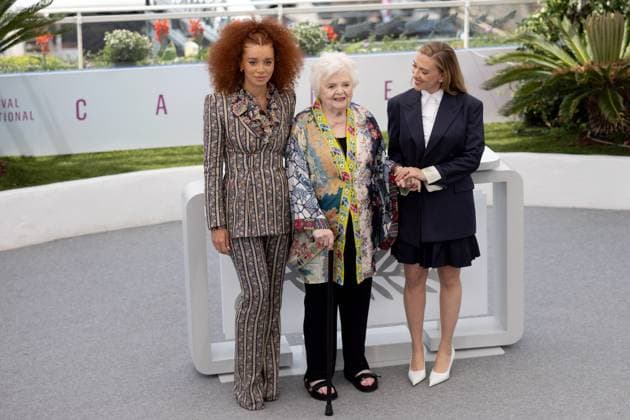 Eleanor The Great , Photocall in Cannes, 21 05 2025 Cannes, France 21 5 2024 Erin Kellyman, June Squibb, Scarlett Johansson during the photocall for Eleanor The Great during the 78 Cannes International Film Festival The Cannes Film Festival takes place from May 13 to 24, 2025 Cannes Palais des Festivals et des Cong Provence Alpes Cote d Azur France Copyright: xChristianxEnderx