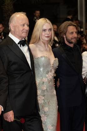 Cannes - Affeksjonsverdi Red Carpet DN Stellan Skarsgard, Elle Fanning and Anders Danielsen Lie attend the Affeksjonsverdi (Sentimental Value) red carpet at the 78th annual Cannes Film Festival at Palais des Festivals on May 21, 2025 in Cannes, France. Photo by David NIVIERE ABACAPRESS.COM CANNES France  Copyright: xNivierexDavid ABACAPRESS.COMx