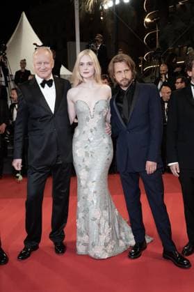 Cannes - Affeksjonsverdi Red Carpet DN Stellan Skarsgard, Elle Fanning and Anders Danielsen Lie attend the Affeksjonsverdi (Sentimental Value) red carpet at the 78th annual Cannes Film Festival at Palais des Festivals on May 21, 2025 in Cannes, France. Photo by David NIVIERE ABACAPRESS.COM CANNES France  Copyright: xNivierexDavid ABACAPRESS.COMx