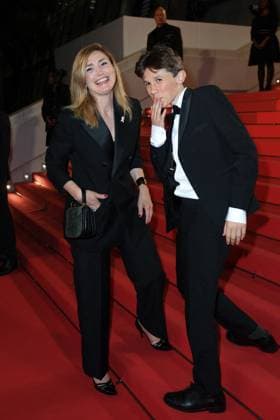Cannes Affeksjonsverdi Premiere AM Julie Gayet and guest attending Affeksjonsverdi (Sentimental Value) Premiere in Cannes, France on May 21, 2025 as part of the 78th Cannes Film Festival. Photo by Aurore Marechal ABACAPRESS.COM Cannes France  Copyright: xMarechalxAurore ABACAx
