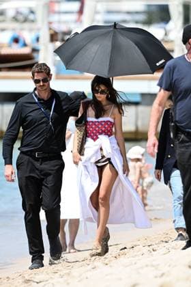 Cannes - Emily Ratajkowski Beach Photoshoot Emily Ratajkowski, also known as Emrata, during a photo shoot on the beach in Cannes, France, on May 21, 2025, as part of the 78th Cannes Film Festival. Photo by Florian Poitout ABACAPRESS.COM Cannes France  Copyright: xPoitoutxFlorian ABACAx
