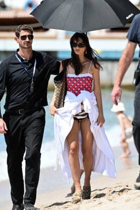 Cannes - Emily Ratajkowski Beach Photoshoot Emily Ratajkowski, also known as Emrata, during a photo shoot on the beach in Cannes, France, on May 21, 2025, as part of the 78th Cannes Film Festival. Photo by Florian Poitout ABACAPRESS.COM Cannes France  Copyright: xPoitoutxFlorian ABACAx