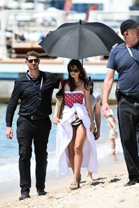 Cannes - Emily Ratajkowski Beach Photoshoot Emily Ratajkowski, also known as Emrata, during a photo shoot on the beach in Cannes, France, on May 21, 2025, as part of the 78th Cannes Film Festival. Photo by Florian Poitout ABACAPRESS.COM Cannes France  Copyright: xPoitoutxFlorian ABACAx